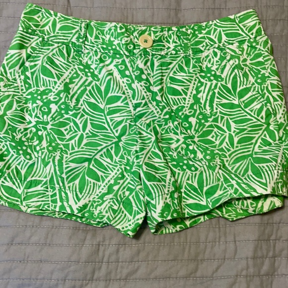 Lilly Pulitzer green and white shorts Sz 0 - Picture 1 of 4